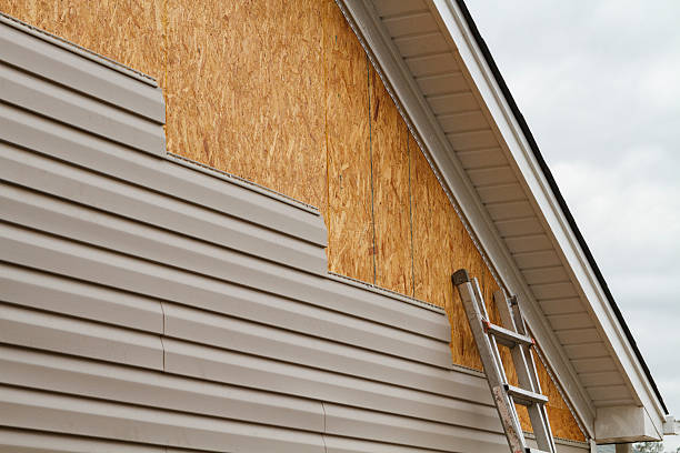 Professional Siding technician working in Vincentown, NJ